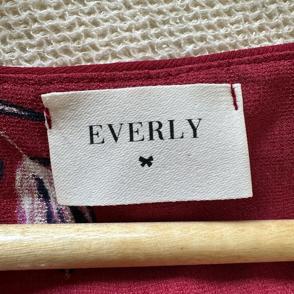 Floral Everly Red Sleeveless Dress - Picture 3 of 3